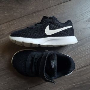 Infant 7C black Nike Sneakers